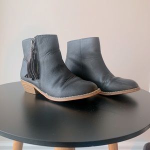 Ankle booties with tassel zip pull!